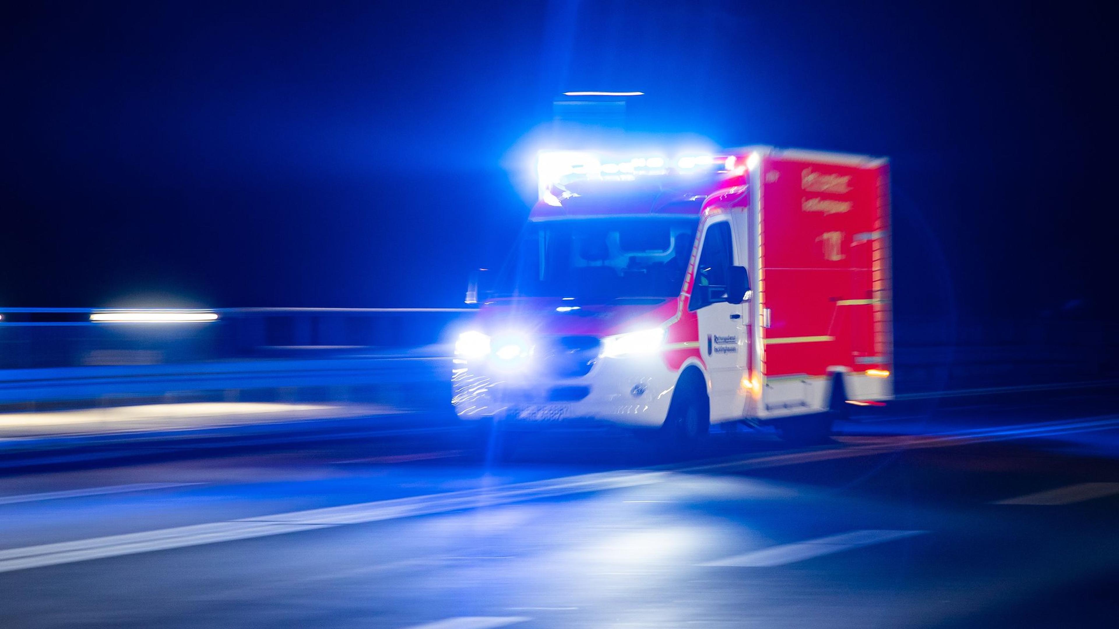 Fu G Ngerin Nach Kollision Mit Auto Auf Trierer Stra E In Aachen Brand